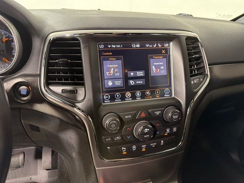 Used 2018 Jeep Grand Cherokee Altitude AWD/4WD image 16