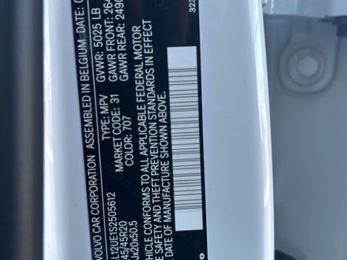 Certified 2025 Volvo XC40 B5 Plus image 28