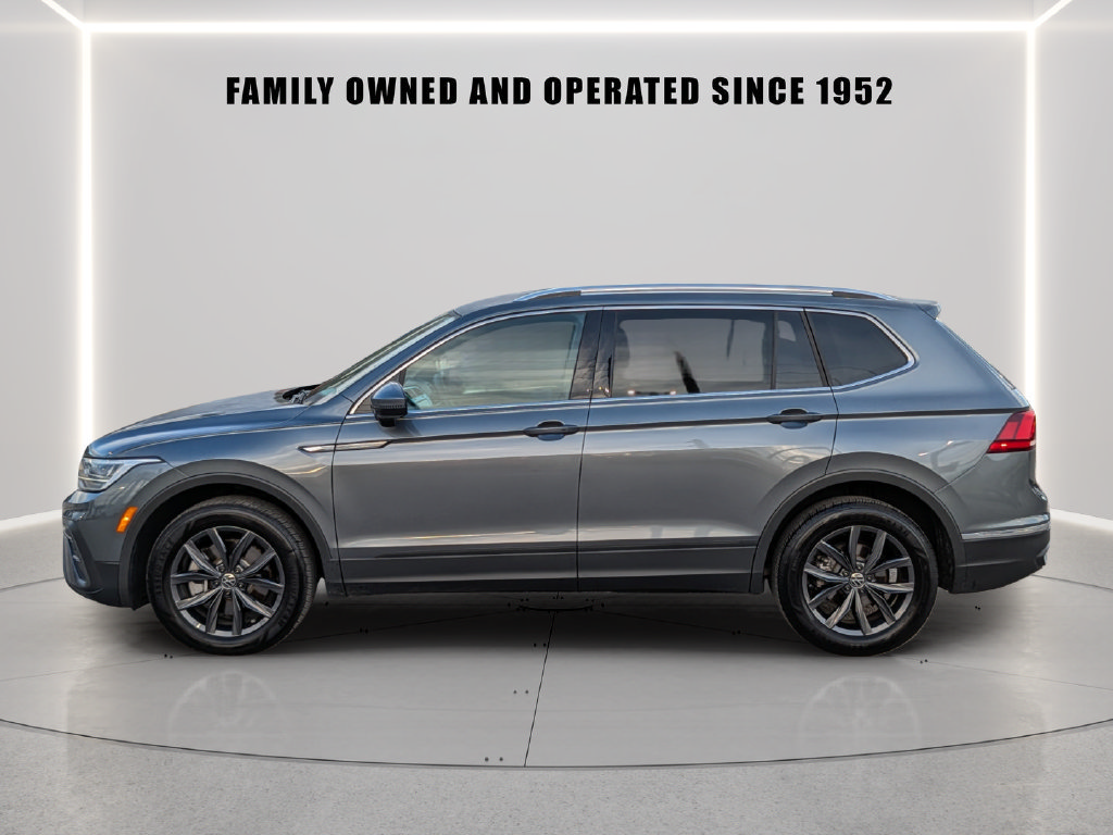 Certified 2023 Volkswagen Tiguan SE FWD image 3