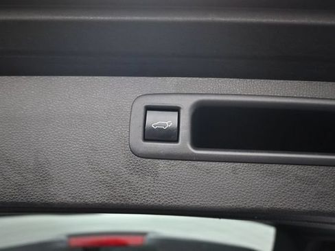 Used 2020 Toyota Highlander XLE AWD/4WD image 31