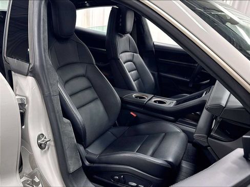 Used 2025 Porsche Taycan Turbo AWD/4WD image 29