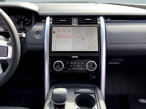 New 2025 Land Rover Discovery S AWD/4WD image 9