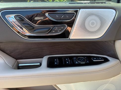 Used 2023 Lincoln Navigator Reserve AWD/4WD image 18