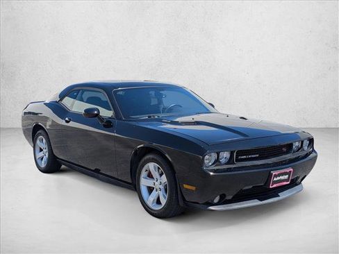 Used 2014 Dodge Challenger R/T RWD image 3