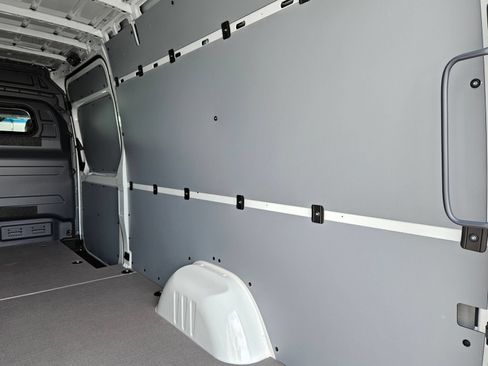 New 2024 Mercedes-Benz eSprinter 170 Cargo image 31