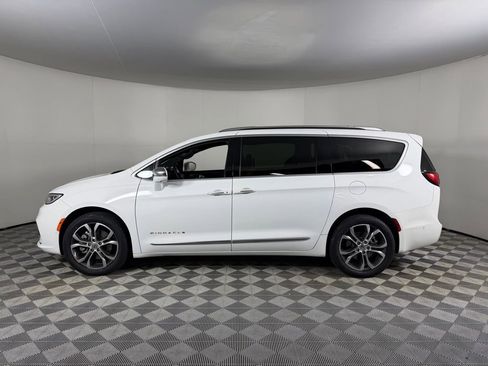Certified 2024 Chrysler Pacifica Pinnacle image 9