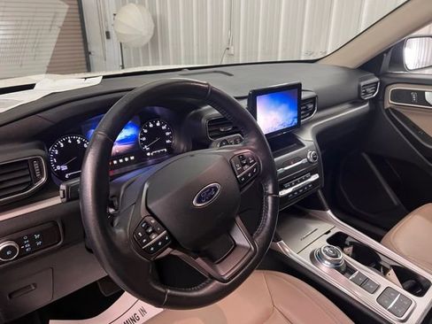 Used 2020 Ford Explorer XLT w/ Equipment Group 202A image 12