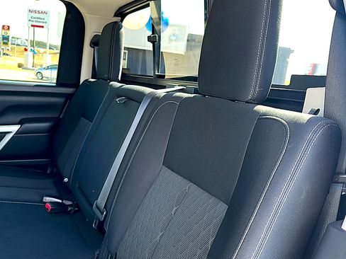 Used 2019 Nissan Titan SV image 19