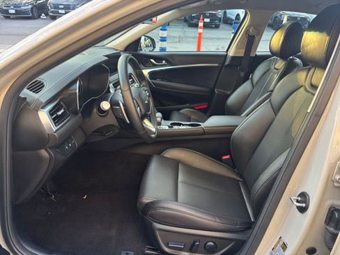 Used 2025 Genesis G70 2.5T image 27