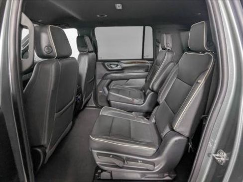 Used 2023 Chevrolet Suburban Premier AWD/4WD image 17