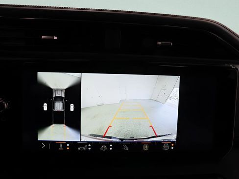 Used 2024 GMC Sierra 2500 AT4 w/ AT4 Premium Plus Package image 13