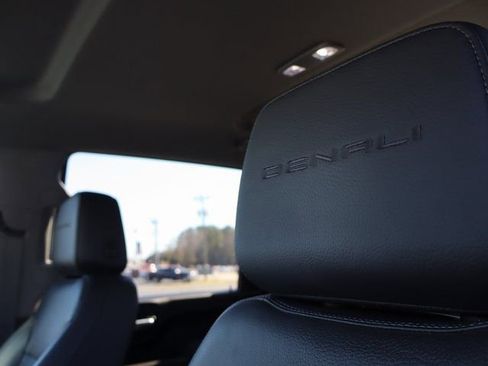 Used 2022 GMC Sierra 2500 Denali image 15