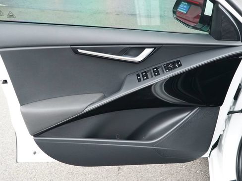 Used 2025 Kia Niro EX Touring FWD image 23
