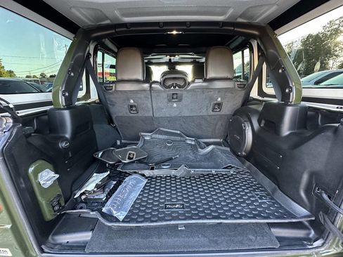 Used 2022 Jeep Wrangler Unlimited Rubicon w/ Trailer Tow Package image 32