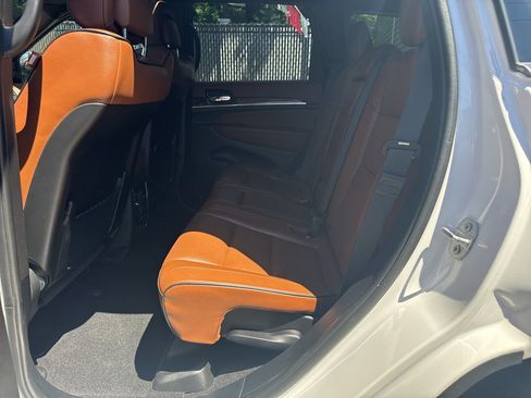 Used 2020 Jeep Grand Cherokee Overland AWD/4WD image 28