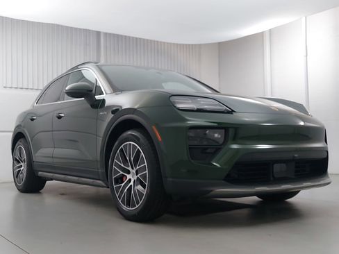 New 2026 Porsche Macan 4S Electric image 9