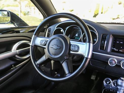 Used 2005 Chevrolet SSR w/ Preferred Equipment Group image 32