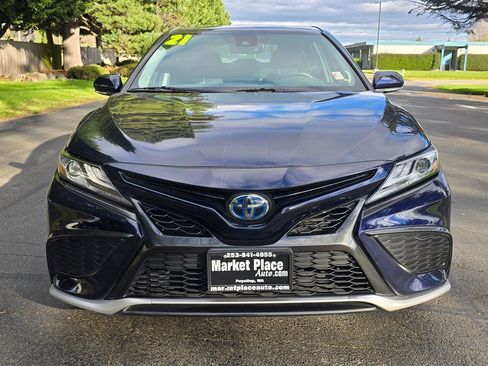 Used 2021 Toyota Camry XSE w/ Navigation Upgrade Package image 9