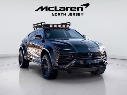 Used 2022 Lamborghini Urus AWD/4WD image 3