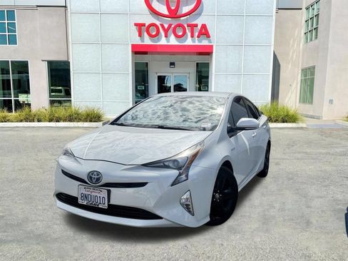 Used 2016 Toyota Prius Four Touring FWD image 4