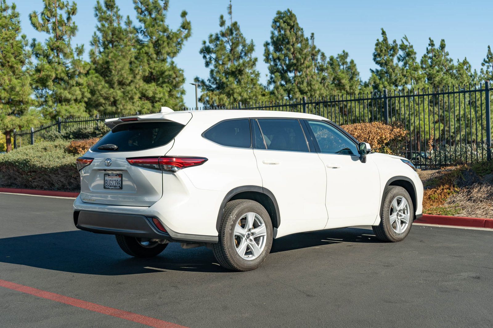 Certified 2021 Toyota Highlander L FWD image 9