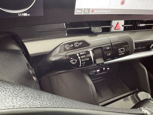 Certified 2025 Kia Sportage SX FWD image 32