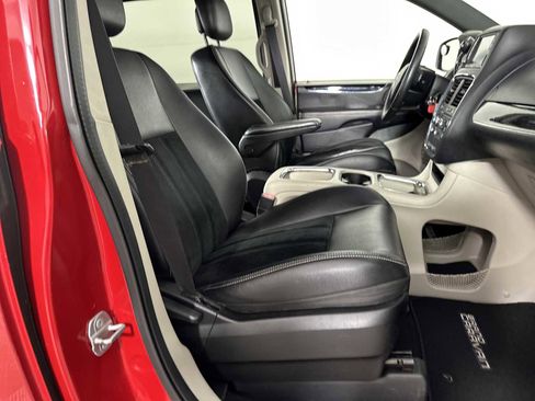 Used 2014 Dodge Grand Caravan SXT image 28
