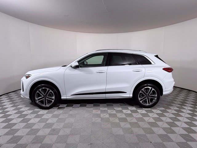 Certified 2025 Audi Q5 Premium w/ Convenience Package AWD/4WD image 4