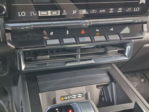 New 2026 GMC Hummer EV 4x4 Crew Cab image 12