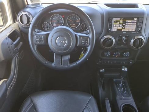 Used 2017 Jeep Wrangler Unlimited Sahara AWD/4WD image 14