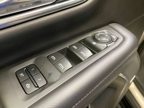 Used 2021 Chevrolet Suburban LT image 25