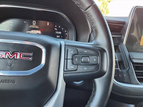 Used 2024 GMC Yukon SLE image 34