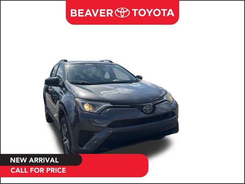 Used 2017 Toyota RAV4 LE image 1