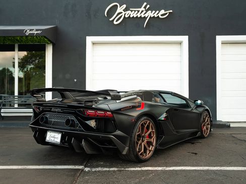 Used 2021 Lamborghini Aventador SVJ AWD/4WD image 3