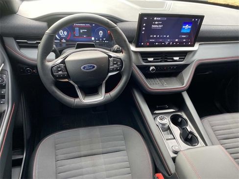 Used 2025 Ford Explorer ST-Line w/ Premium Package image 15