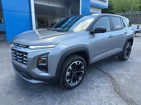 New 2026 Chevrolet Equinox LT w/ Convenience Package II AWD/4WD image 1