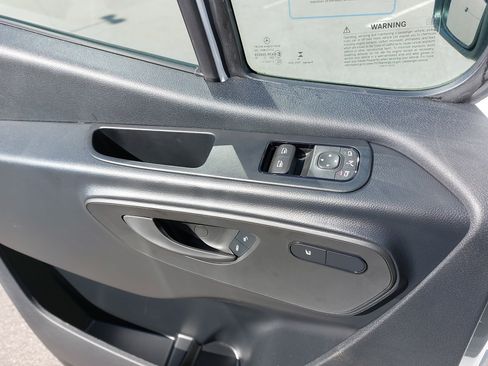 Used 2024 Mercedes-Benz eSprinter 170 Cargo image 23