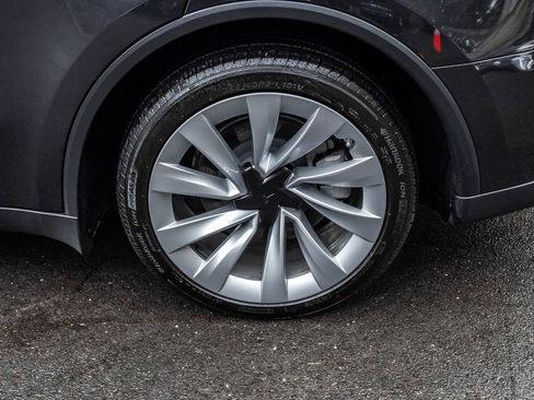 Used 2026 Tesla Model Y AWD image 13