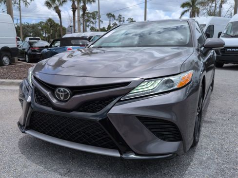 Used 2020 Toyota Camry XSE FWD image 9
