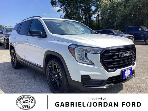 Used 2024 GMC Terrain SLE w/ Driver Convenience Package FWD image 1