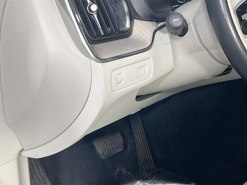 Used 2020 Volvo XC60 T5 Inscription image 10