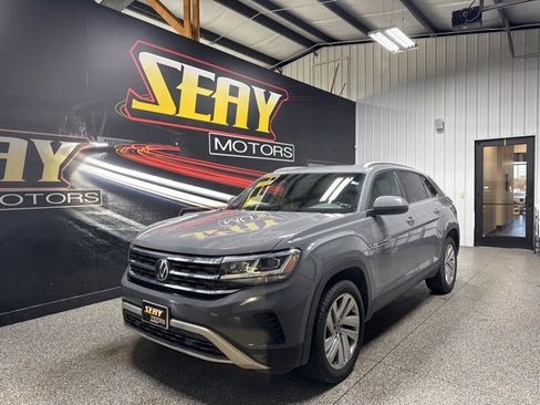 Used 2020 Volkswagen Atlas Cross Sport SE image 1
