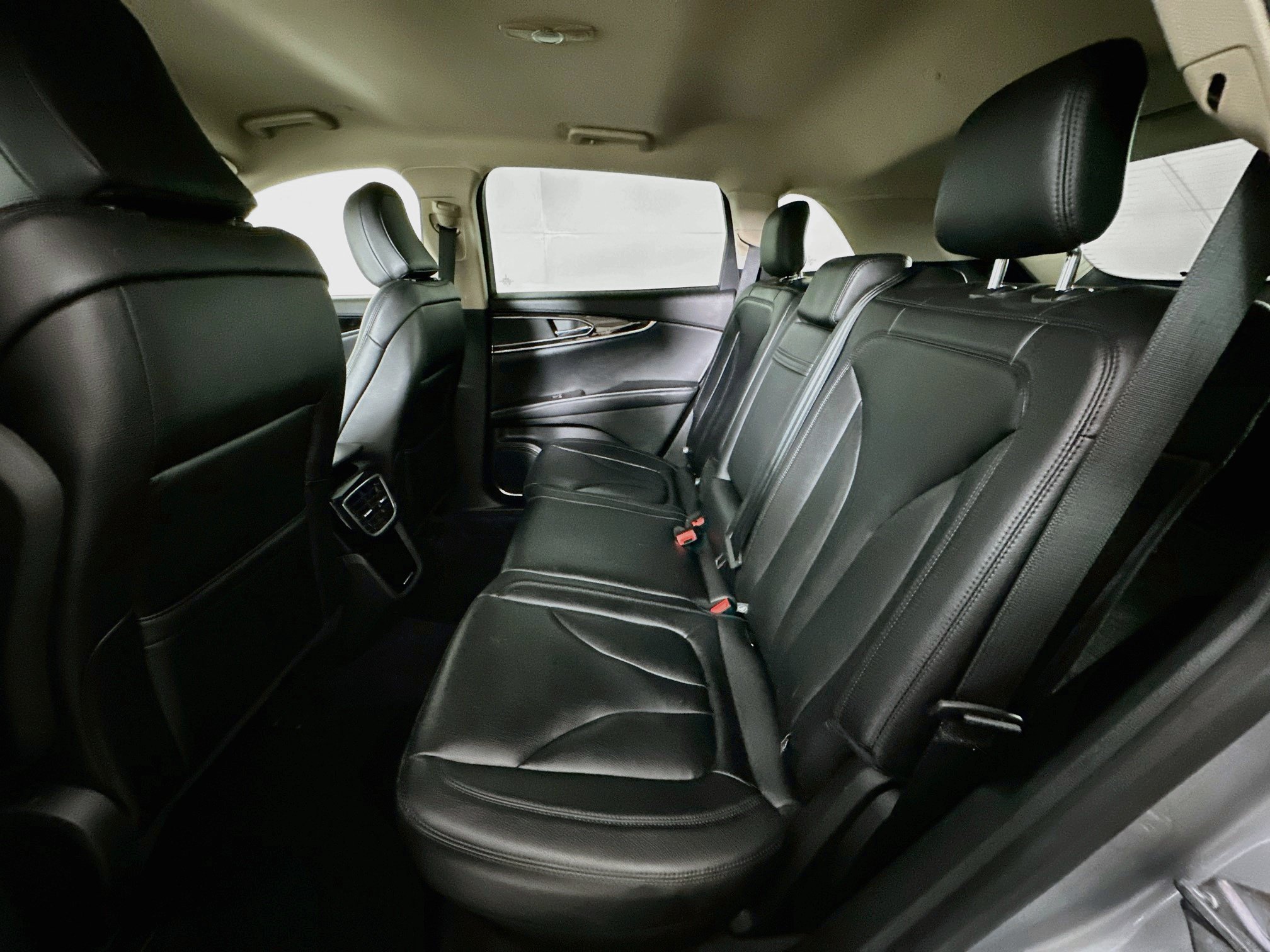 Used 2023 Lincoln Nautilus FWD w/ Premium Package image 27