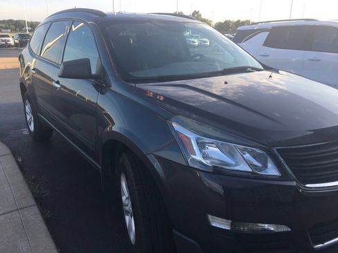 Used 2016 Chevrolet Traverse LS FWD image 2
