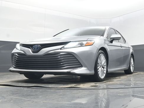 Used 2019 Toyota Camry XLE image 22