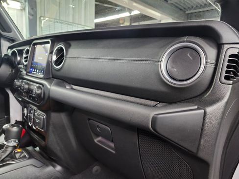 Used 2023 Jeep Wrangler Unlimited Sahara w/ Cold Weather Group image 13