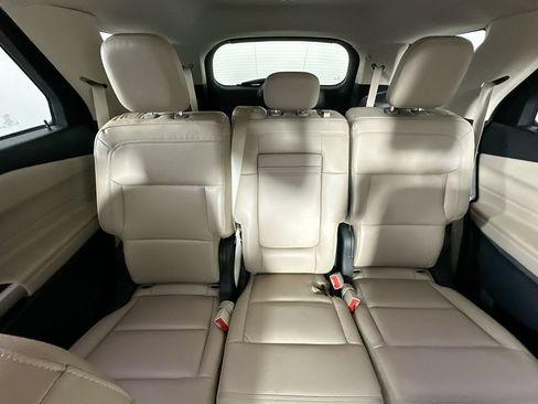 Used 2022 Ford Explorer XLT w/ Equipment Group 202A AWD/4WD image 13