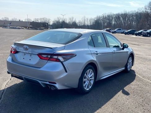 Used 2023 Toyota Camry SE image 3