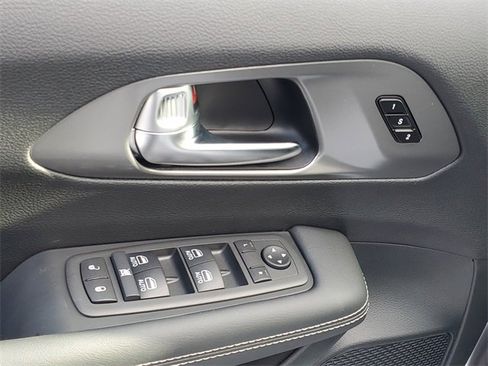 New 2025 Chrysler Pacifica Select image 16