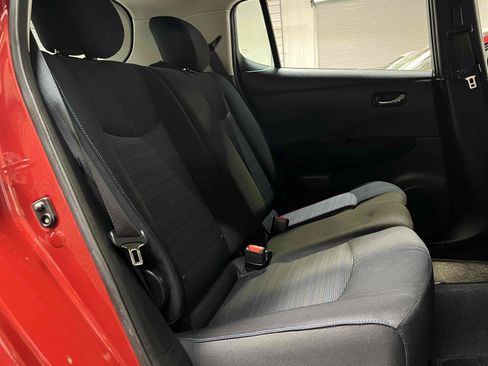 Used 2018 Nissan Leaf SV w/ SV Technology Package FWD image 32